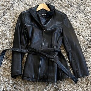 Kasper Women's Sleek Black Leather Jacket